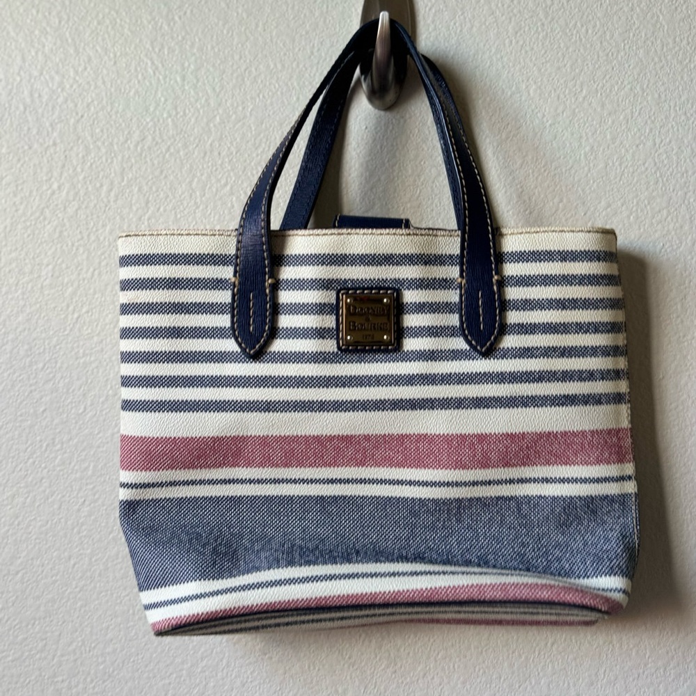 Dooney and bourke bag
